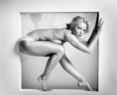 Jaime Pressly topless for Maxim Magazine - December 2001