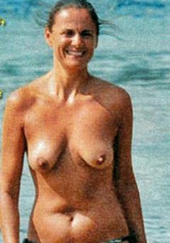 Lucia Blini topless paparazzi photo