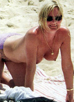 Jennifer Jason Leigh Topless