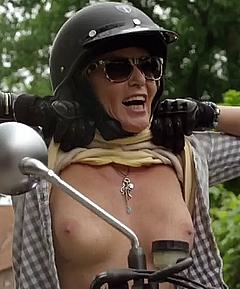 Ulrike Kriener exposed her nude tits in Nagel mit Koppen