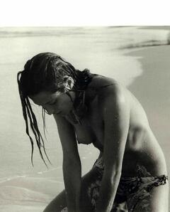 Noot Seear nude on a beach cover her pussy