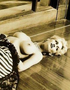 Blonde Andrea Thompson nude boobs