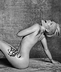 Singer Pink naked