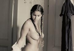 Paula Guenuche nude at L'artiste