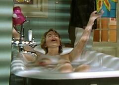 Bettina Kupfer nude in the bathtub at Drei mit Herz s01e07 (1999)