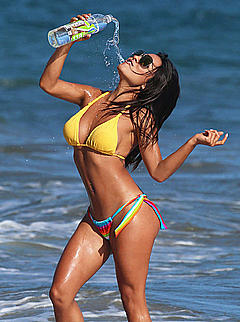 Bruna Tuna 138 water bikini photoshoot