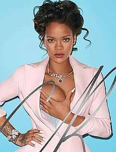 Rihanna grab her tit