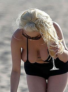 Courtney Stodden boob out paparazzi photo