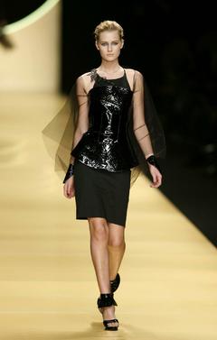 Toni Garrn runway photo