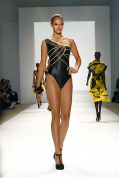 Lisalla Montenegro ,long legs runway image