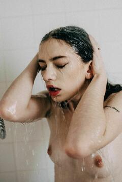 Sarah Nicole Harvey wet and topless