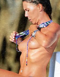 Guendalina Canessa changing shows her nude breasts