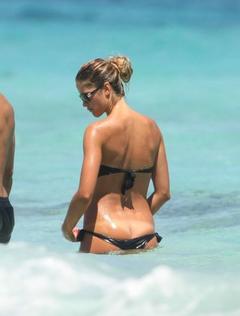 Elena Santarelli ass crack